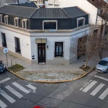 VENTA Casa 4 dormitorios Nuñez cochera patio y parrila, impecable