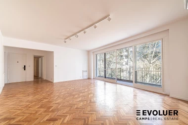Venta Departamento 5 ambientes con cochera y baulera - Recoleta