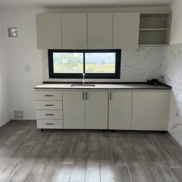 Casa en Alquiler en Los Pinos, Alvarez Dos dormitorios