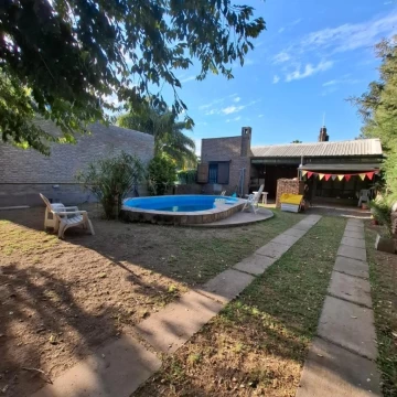 Casa en el centro de funes en venta