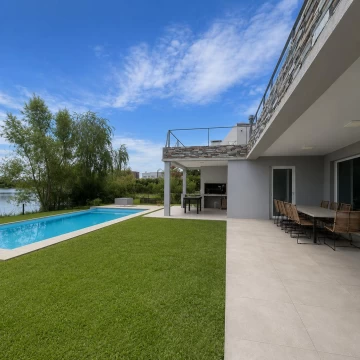 Casa en venta Orientación Noroeste salida a la laguna en Canton Islas