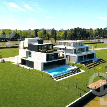 Venta Casa en El Yacht Nordelta - Amarra Propia - 4 dormitorios - Pileta - Parrilla