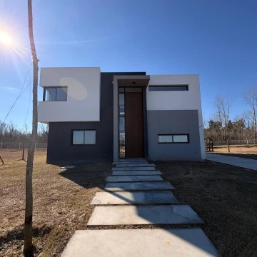 Casa En Venta Barrio Nativas - Puertos del Lago, Escobar