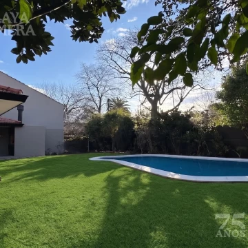 Casa en venta 3 dormitorios con dependencia jardin pileta y playroom