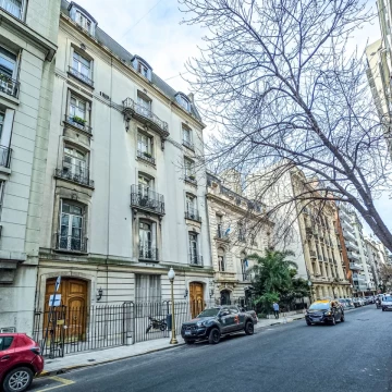 Venta de Tesoro arquitectónico francés en Juncal 900, 380m2, Recoleta