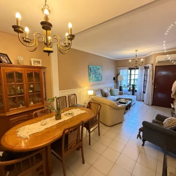 APTO CRÉDITO - Duplex en venta de 4 ambientes con cochera y jardín - Villa Ballester
