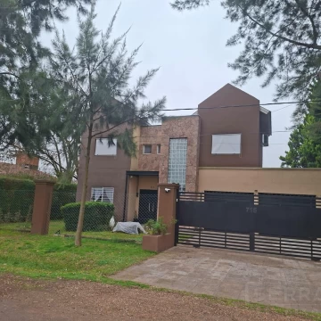 Venta Casa 3 ambientes, casa de huéspedes, Moreno al 800, Exaltación de la Cruz, Apta crédito
