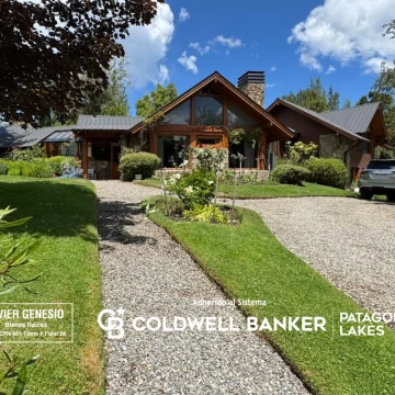 VENTA Casa 250 m2 Lote de 2300 m2 con Piscina Climatizada Barrio Paseo Del Cipres Villa La Angostura