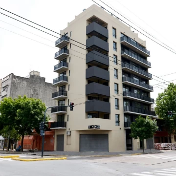 VENTA LOCAL , APTO CREDITO , VELEZ SARSFIELD