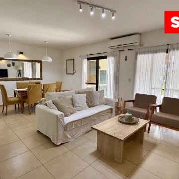 Roble joven, casa en venta lote central