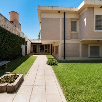 Venta Casa 5 ambientes con local en Castelar Sur