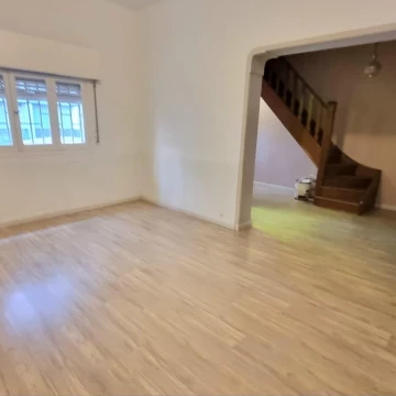 Alquiler Casa ideal uso comercial zona Rio centro pichincha. Moreno 43