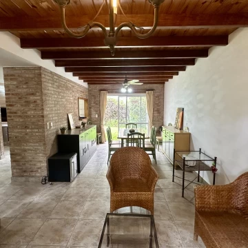 Casa 2 dormitorios en Country Ger Pueblo Esther
