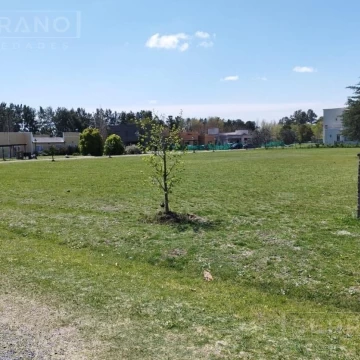 Terreno Lote de 3067m2, en esquina, proximo al Club House. Venta en Haras del Sol, Pilar