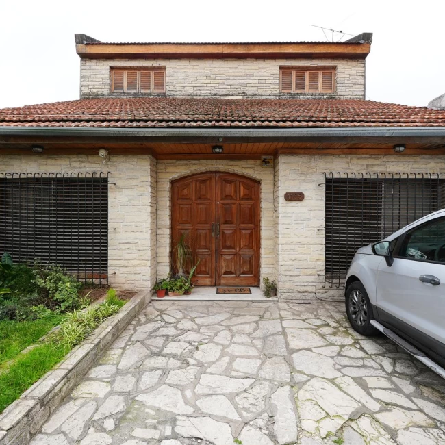 CASA EN VENTA  BECCAR, SAN ISIDRO 6 AMBIENTES CON PILETA