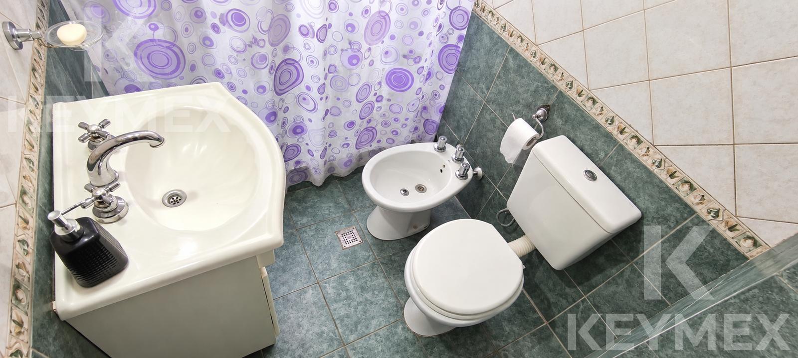 baño completo con ducha
