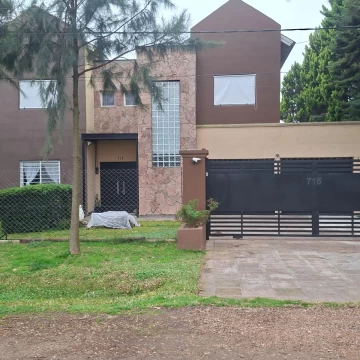 Venta Casa 3 ambientes, casa de huéspedes, Moreno al 800, Exaltación de la Cruz, Apta crédito