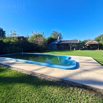 Venta casa 3 ambientes con pileta en Parque Sakura, Exaltacion de la Cruz