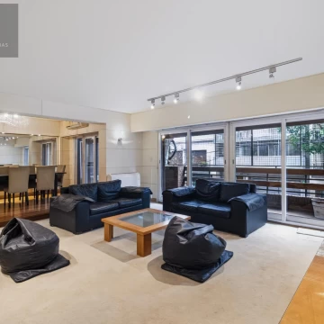 Hermoso 5 ambientes con patio, dependencia de servicio, cochera y baulera
