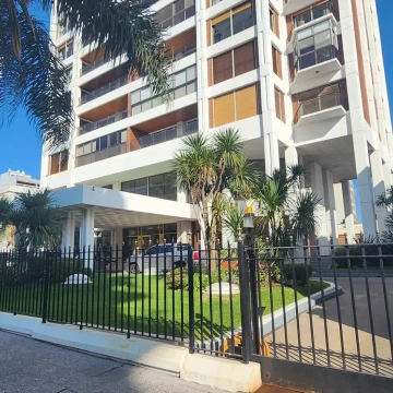 VENTA DE SEMIPISO 5 AMBIENTES CON 2 COCHERAS Y BAULERA-QUILMES CENTRO