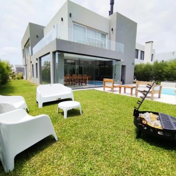 Venta Casa Barrio Cerrado Carpinchos Nordelta 4 Dormitorios Piscina Gimnasio Lote Esquina