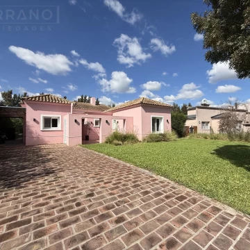 Alquiler Casa 4 ambientes con escritorio y lavadero en Santa Teresa. Villanueva.