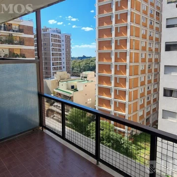 Alquiler - Departamento en Acassuso, recién refaccionado, con cochera y baulera