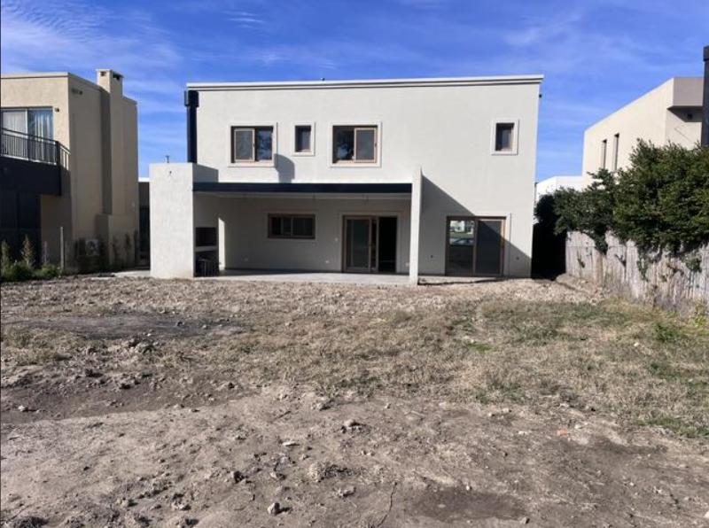 Casa Moderna de 5 AMB Barrio Santa Ana con Galería, Parrilla y Gran Jardín con Piscina - 2