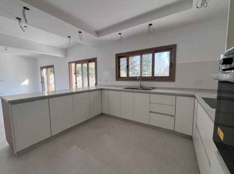Casa Moderna de 5 AMB Barrio Santa Ana con Galería, Parrilla y Gran Jardín con Piscina - 5
