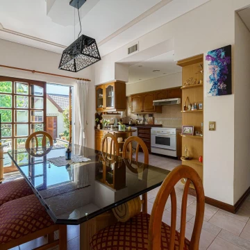 Casa en venta Villa Luro Apto Crédito Lote Propio con Quincho Jardín y Cochera para Dos Autos