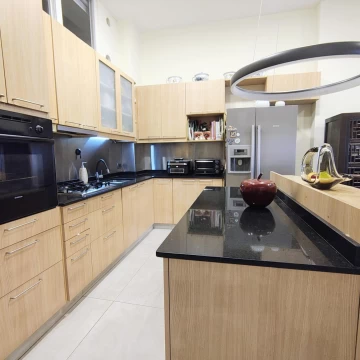 Venta departamento de 4 ambientes en Villa del Parque con patio, se acepta permuta
