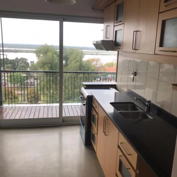 Departamento en  alquiler con vista franca  al rio dos dormitorios con cochera en Rosario - zona rio