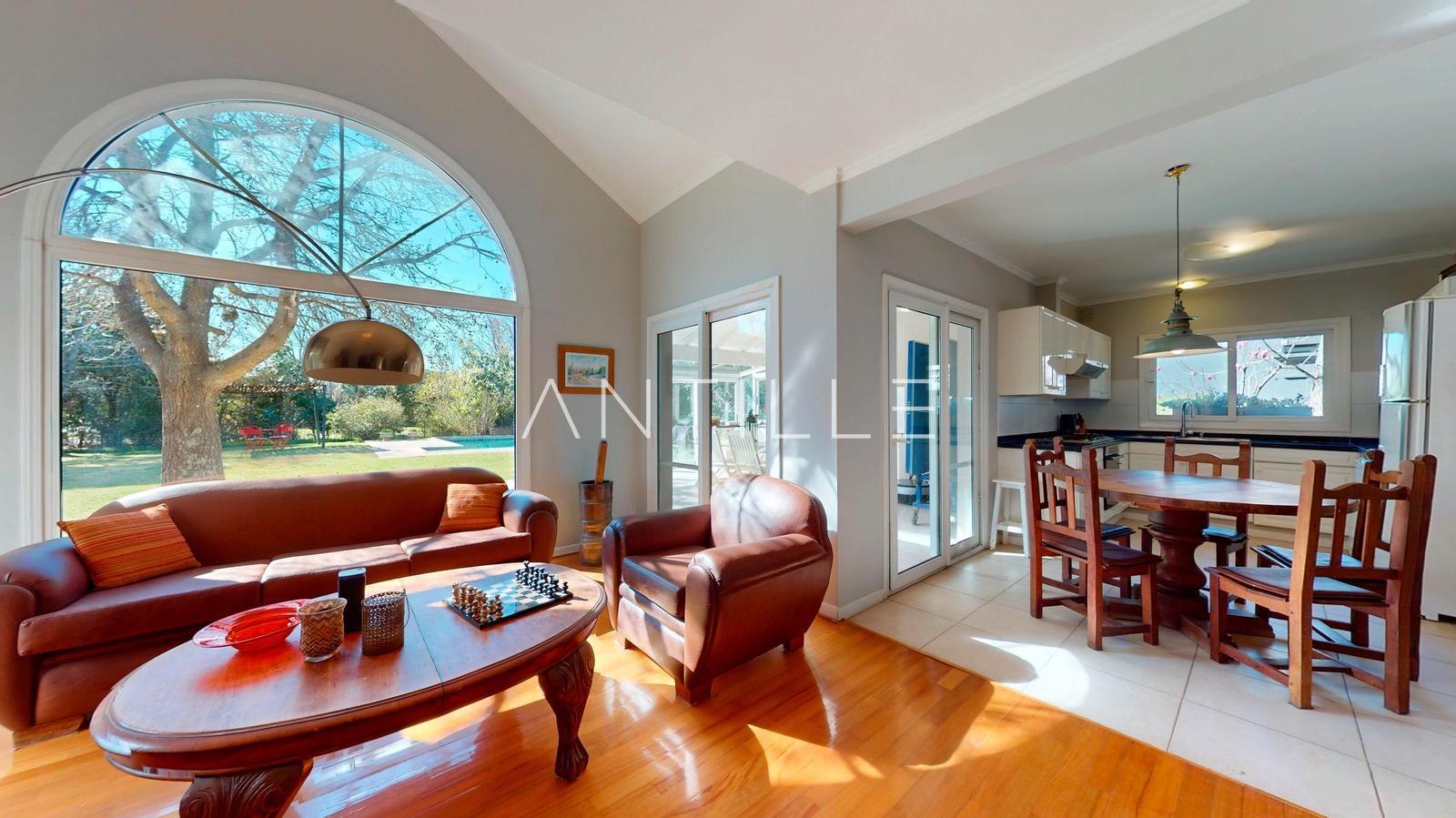 LIVING CASA EN VENTA EN ABRIL CLUB DE CAMPO, HUDSON