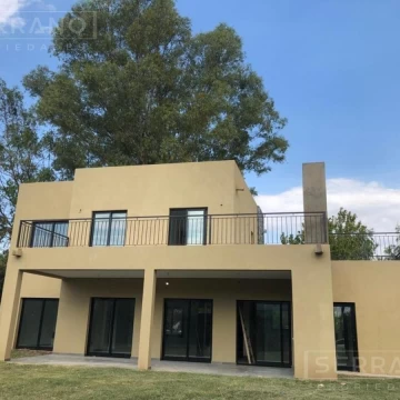 Casa  en Venta en barrio Eucaliptos Haras Santa Maria, Escobar