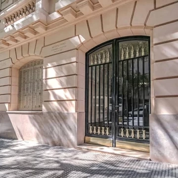PISO FRANCÉS DE CATEGORÍA en ESQUINA CALLAO Y GUIDO - RECOLETA con Porteria