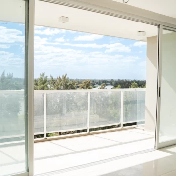 VENTA 3 DORMITORIOS CON  COCHERA DOBLE - FISHERTON VIEW