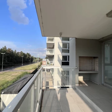 VENTA 3 DORMITORIOS CON  COCHERA DOBLE - FISHERTON VIEW
