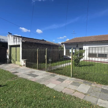 VENTA - CASA 3 AMB CON GRAN LOTE - LOMAS DE ZAMORA