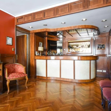 VENTA DEPARTAMENTO 8 AMBIENTES DEPENDENCIAS APTO PROFESIONAL COCHERA CON AMENITIES