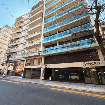 Alem 1517 - Departamento De 1 Dormitorio Con Patio En Alquiler - Martin, Rosario
