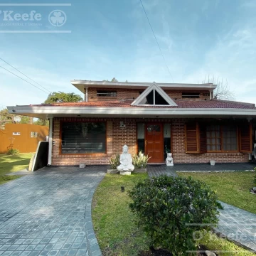 Casa Moderna en venta sobre dos lotes con excelente ubicación en El Pato