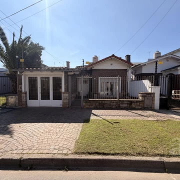 Casa en Villa Ballester - Venta - Calle Congreso - Zona Residencial - Cuatro Ambientes.