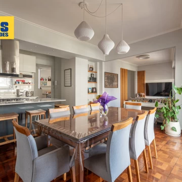 Av .Suarez y Av.Montes de Oca. Venta. Departamento al frente 4 ambientes.