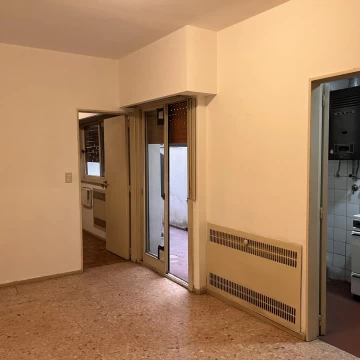 Venta Departamento 2 amb con patio Recoleta a refaccionar - IDEAL INVERSOR