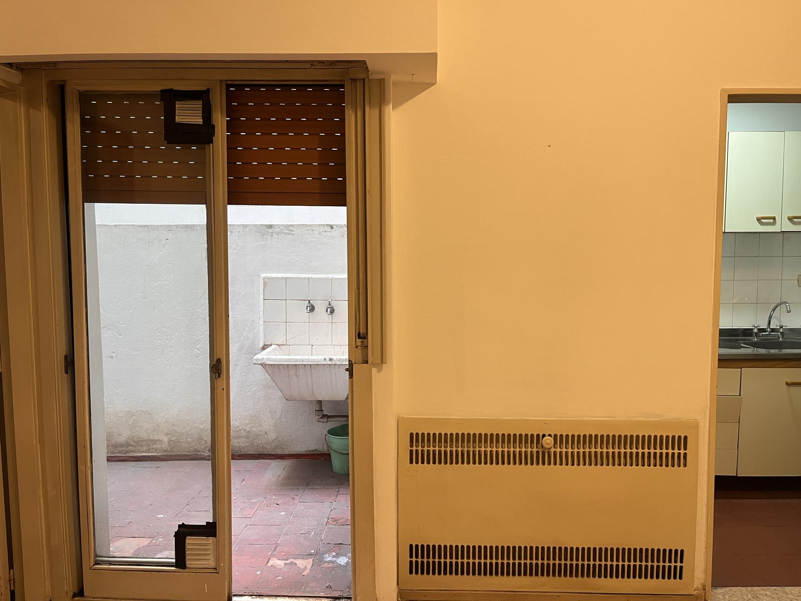 Venta Departamento 2 amb con patio Recoleta a refaccionar - IDEAL INVERSOR - 3