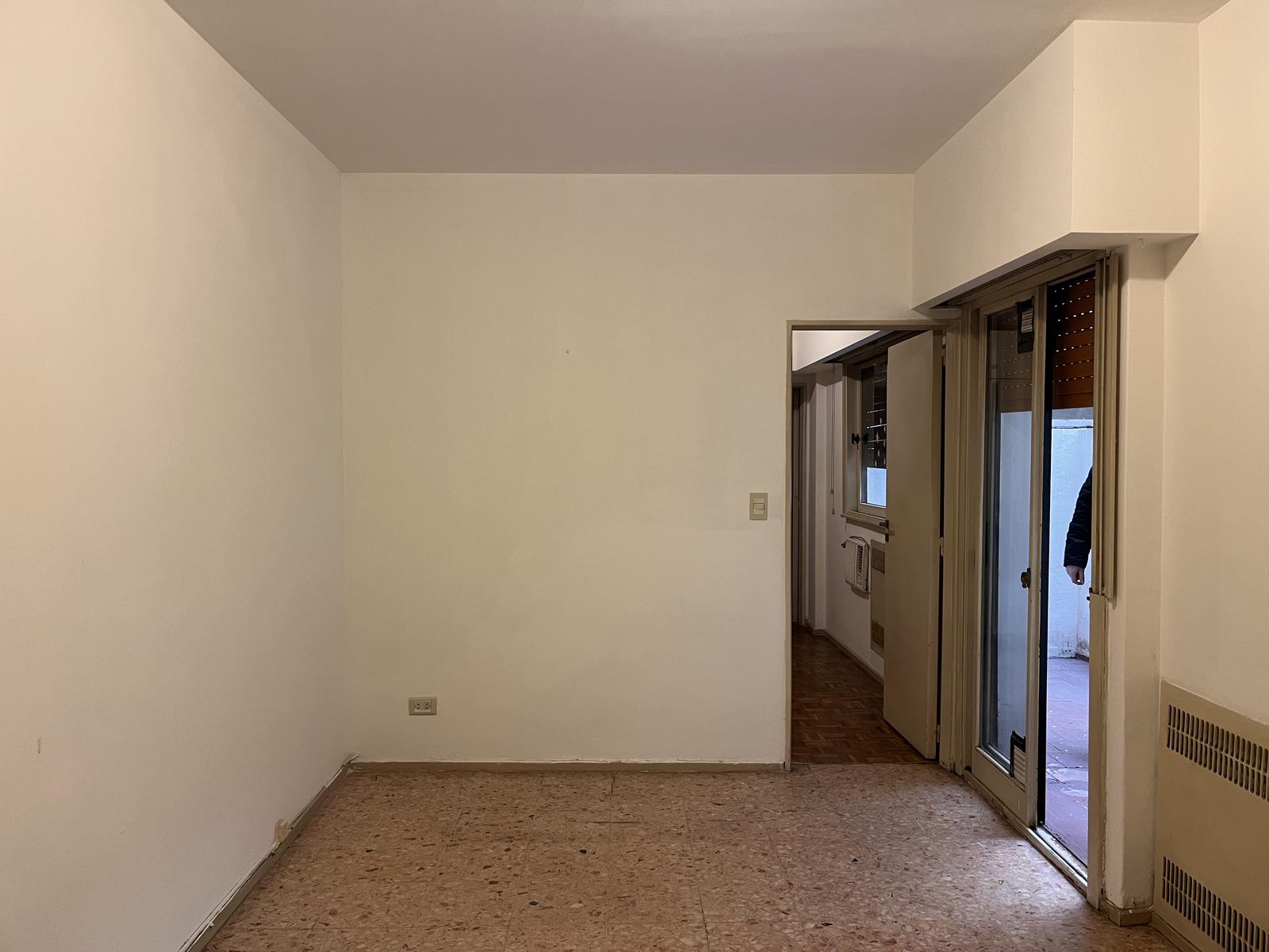 Venta Departamento 2 amb con patio Recoleta a refaccionar - IDEAL INVERSOR - 5