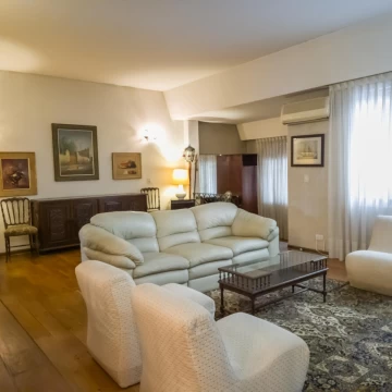 PH Casa, Flores, 8 ambientes, 3 Dorm, 2 baños, 2 Toilette, Depend, Cochera (2 autos), Patio, Quincho