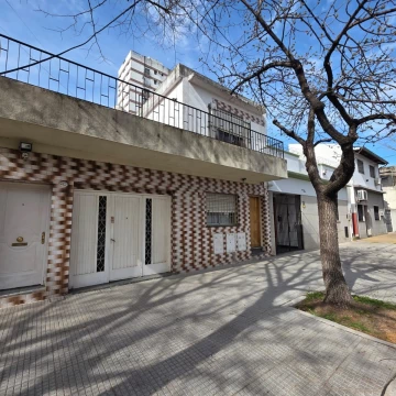 VENTA. CASA TIPO PH. 3 AMB. COCHERA Y TERRAZA. SAAVEDRA