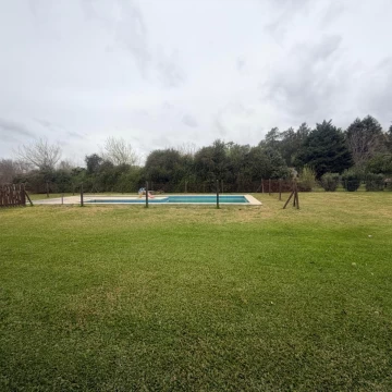 Casa de campo de 4 ambientes + Playroom sobre lote de 2881 mts2