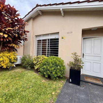 Venta Casa de 4 ambientes, pileta, jardin y parrilla, Martinez